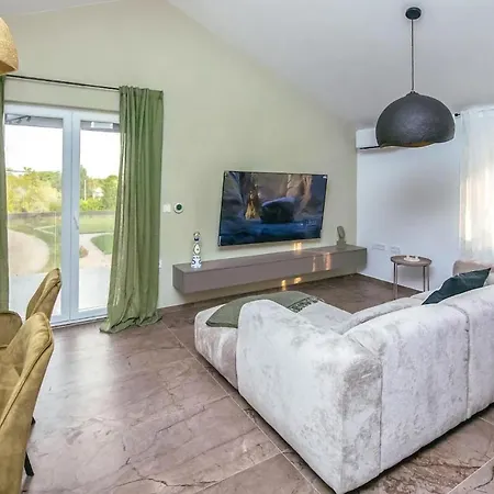 Pet Friendly Apartment In Benkovac
