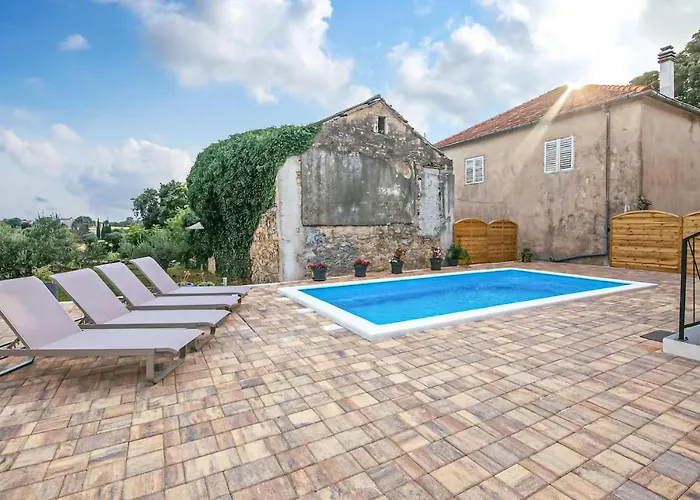 Pet Friendly Apartment In Benkovac *