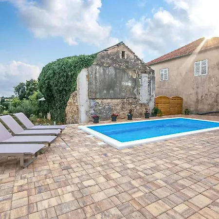 Pet Friendly Apartment In Benkovac *