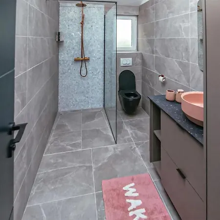 Pet Friendly Apartment In Benkovac *