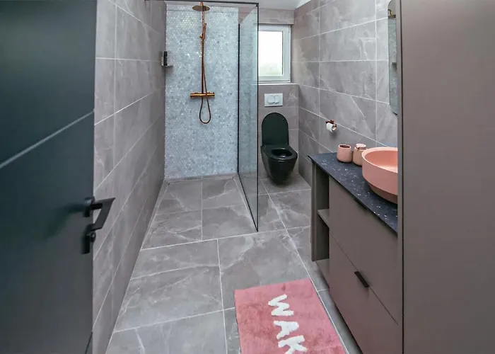 Pet Friendly Apartment In Benkovac *